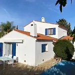Maison Bord De Piscine Et Clim *