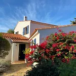 Maison Bord De Piscine Et Clim