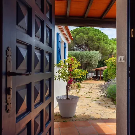 Maison Bord De Piscine Et Clim