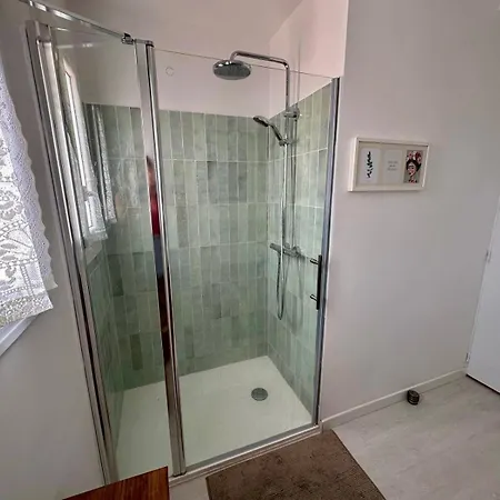 Maison Bord De Piscine Et Clim Villa *