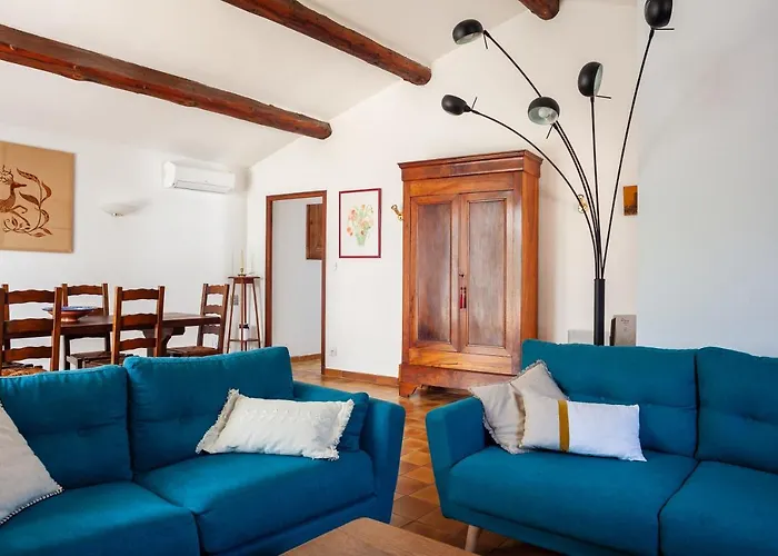 Maison Bord De Piscine Et Clim