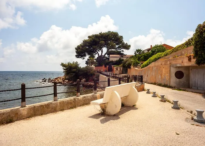Maison Bord De Piscine Et Clim * Bandol