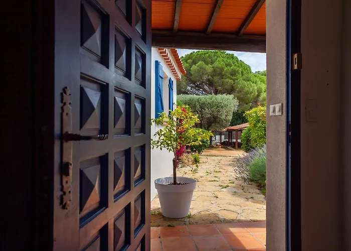 Maison Bord De Piscine Et Clim