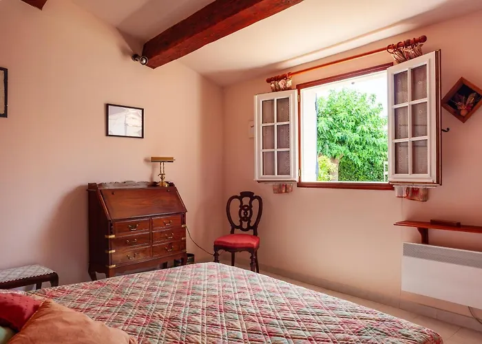 Villa Maison Bord De Piscine Et Clim *